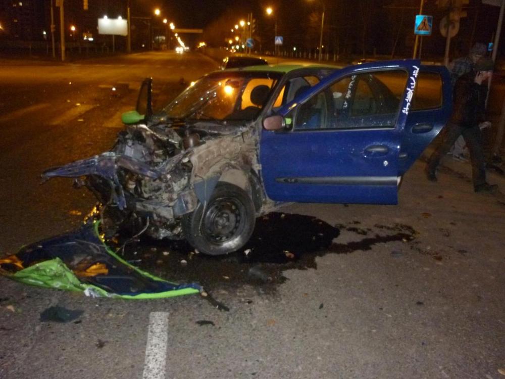 На дороге в Ярославле столкнулись три автомобиля