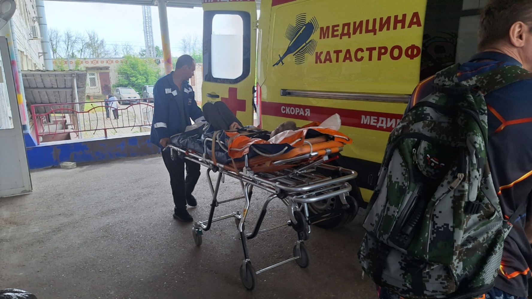 Пострадавший в ураган мальчик из Ярославля едет на лечение в Санкт-Петербург