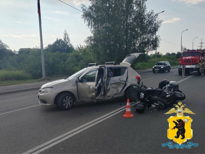 В Рыбинске водитель и пассажирка байка попали в больницу после ДТП