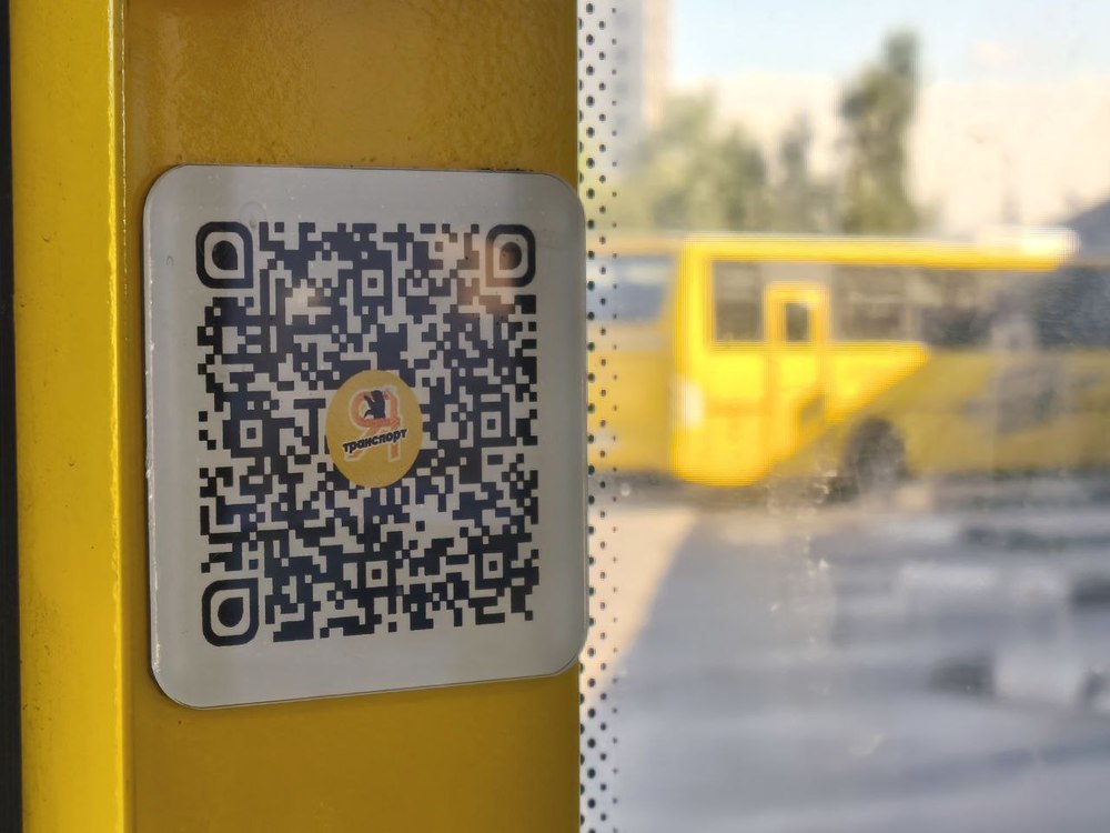 В ярославских автобусах появились новые таблички с QR-кодами для оплаты проезда