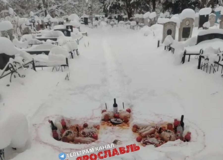 Полиция разбирается с ритуальным обедом посреди могил в Ярославле