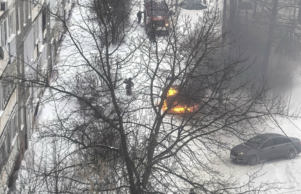В тутаевском дворе сгорела иномарка