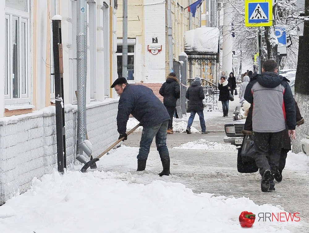 За уборку одного остановочного комплекса в Ярославле дворнику платят 9 рублей