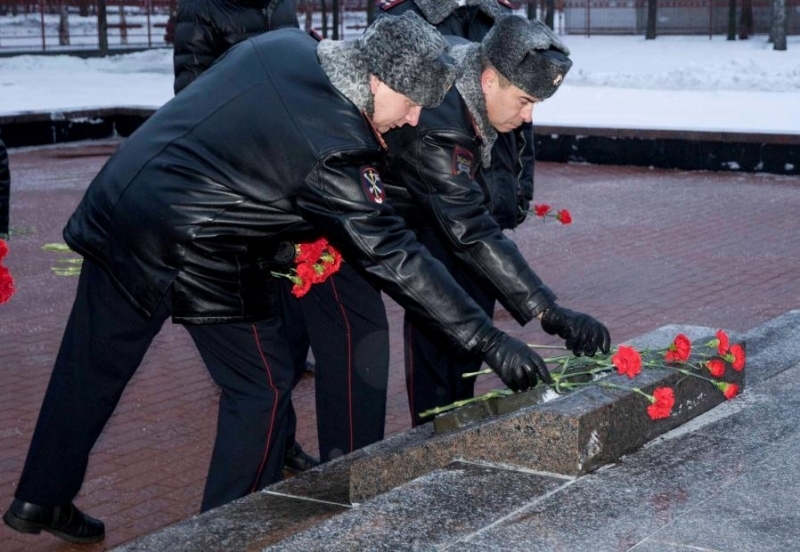 Дань памяти погибшим. Баннер погибшим офицерам Брянск.