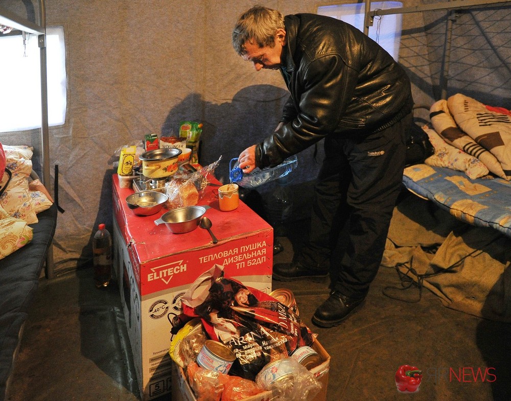 Бомжи в палатке. Бомж палатка Питер.