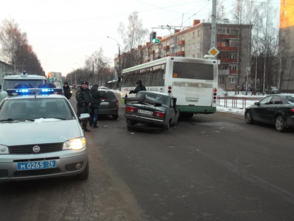 Гибдд рыбинская. ДТП С автобусом в Рыбинске сегодня. Авария автобуса Гагарина Рыбинск.