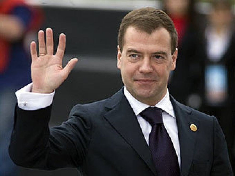 К приезду Медведева в Ярославле залатают дыры на дорогах