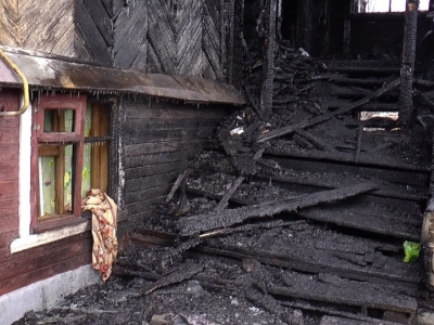 Полицейские в Угличе помогли эвакуироваться жителям из горящего дома