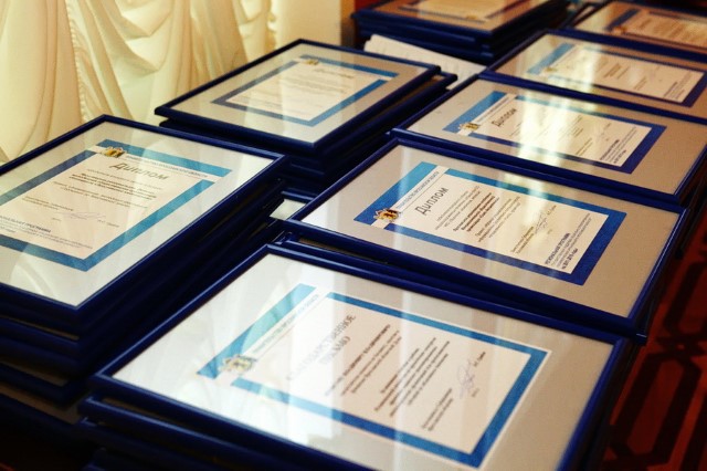Победители конкурсов проектов социально ориентированных НКО получили награды         
