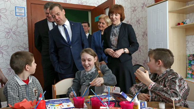 Дмитрий Медведев осмотрел Центр социальной помощи семье и детям в Ярославле