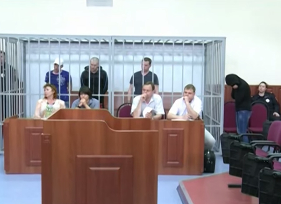 В Ярославле судят банду, подменившую 8,5 миллионов рублей на мешок с книгами Дарьи Донцовой