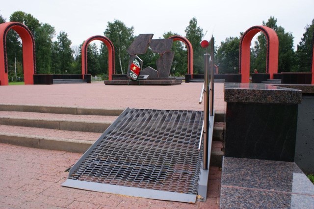 В Ярославле Воинское мемориальное кладбище оборудовано пандусами для людей с ограниченными возможностями здоровья