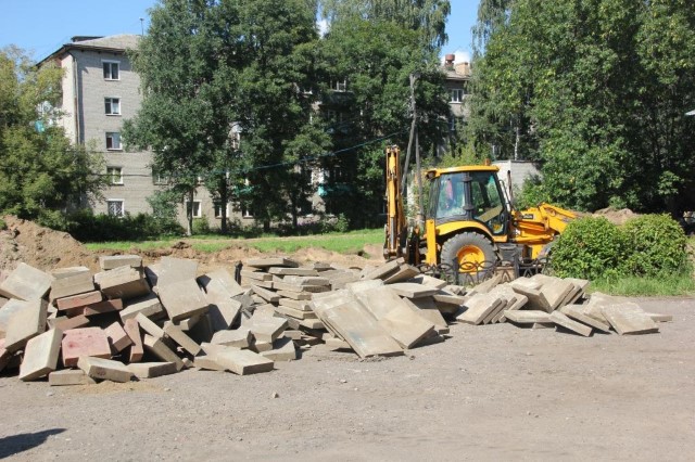 У ДК «Судостроитель» в Ярославле начали благоустраивать территорию
