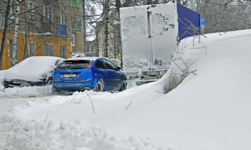 Будет ли еще снегопад в москве. Сугробы в Москве. МКАД после снега. Снегопад в Казани декабрь 2022. Снегопад в Москве сегодня фото.