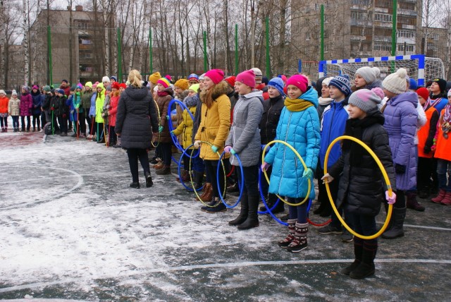 Заволжская школа ярославль. Школа 2 Ярославль Заволжский район. Школа 48 Ярославль. Школы в Ярославле Заволжский район. Спортивная площадка в Заволжске.