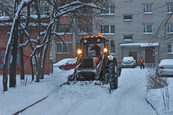 Работа во время снежного фронта на дорогах области и города признана удовлетворительной