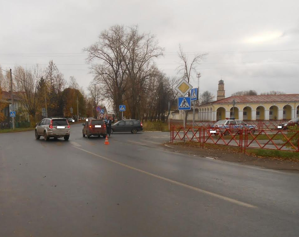 В Ростове автоледи не уступила дорогу женщине с ребенком