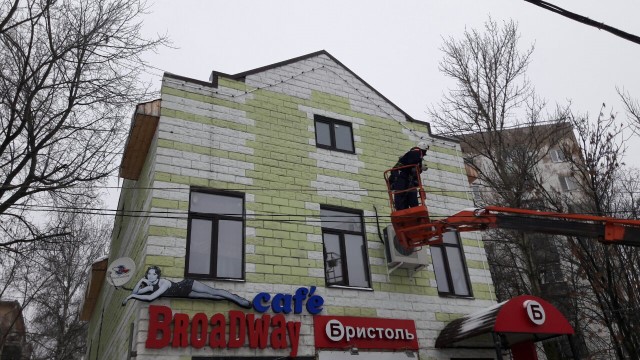 С начала года в Ярославле демонтировали более 950 незаконных рекламных конструкций