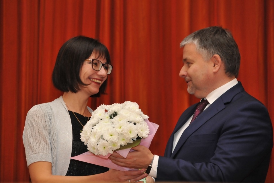 Премия губернатора 2010 Ярославля в сфере педагогического мастерства.