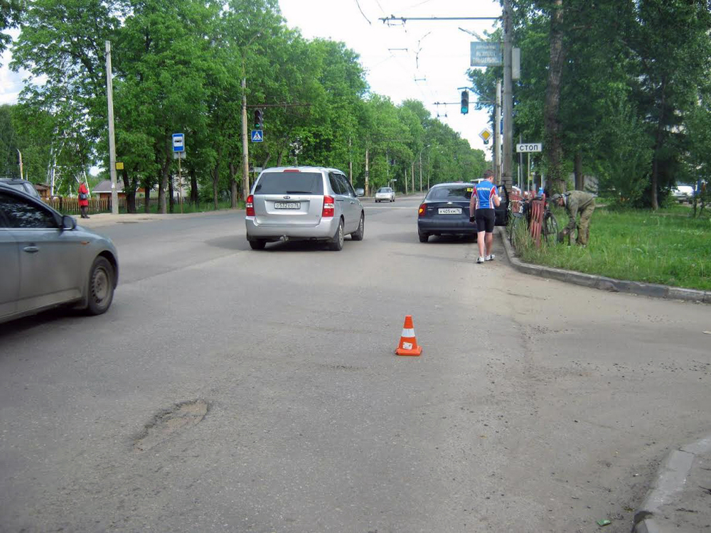 Авария на тутаевском шоссе ярославль сегодня. На Ярославском шоссе сбили велосипедиста. Прогород 76 Ярославль. ДТП С велосипедистом Ярославль. Авария Вологда Ярославль.