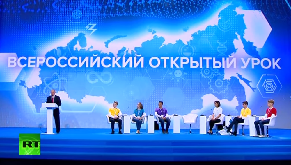 В Ярославле Владимир Путин предложил школьникам написать сочинение о России 2040-х годов