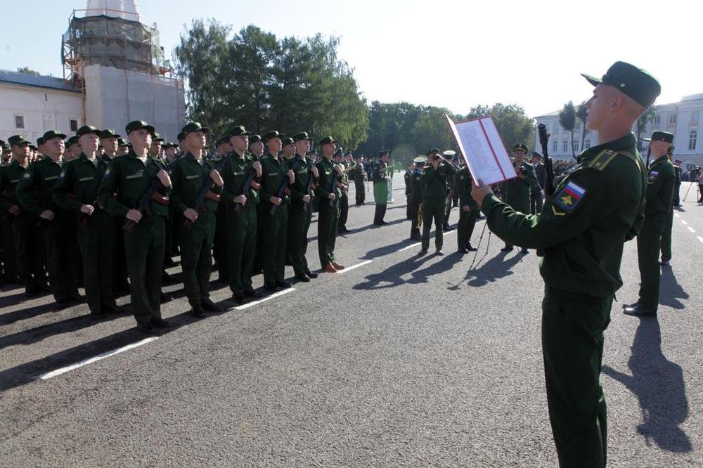 Курсанты Ярославского училища противовоздушной обороны присягнули на верность Родине