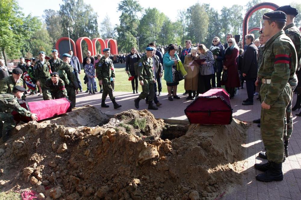 Похоронен в ярославле. Перезахоронение останков воинов ВОВ.