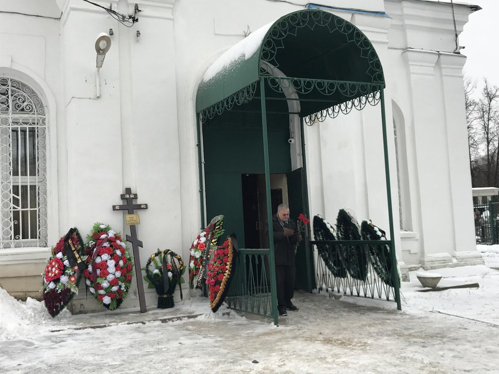 Похоронен в ярославле