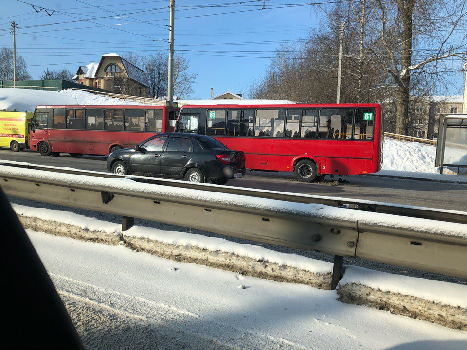 Автобус красный балтиец