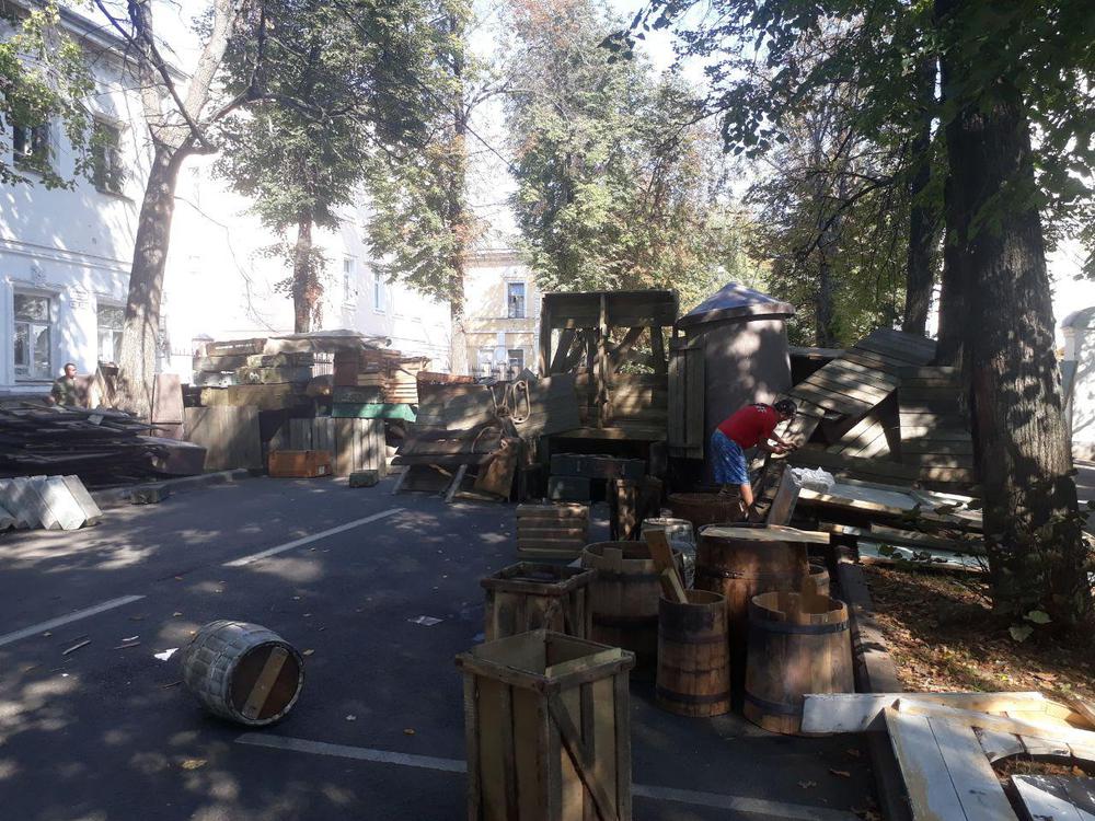 В центре Ярославля строят баррикады
