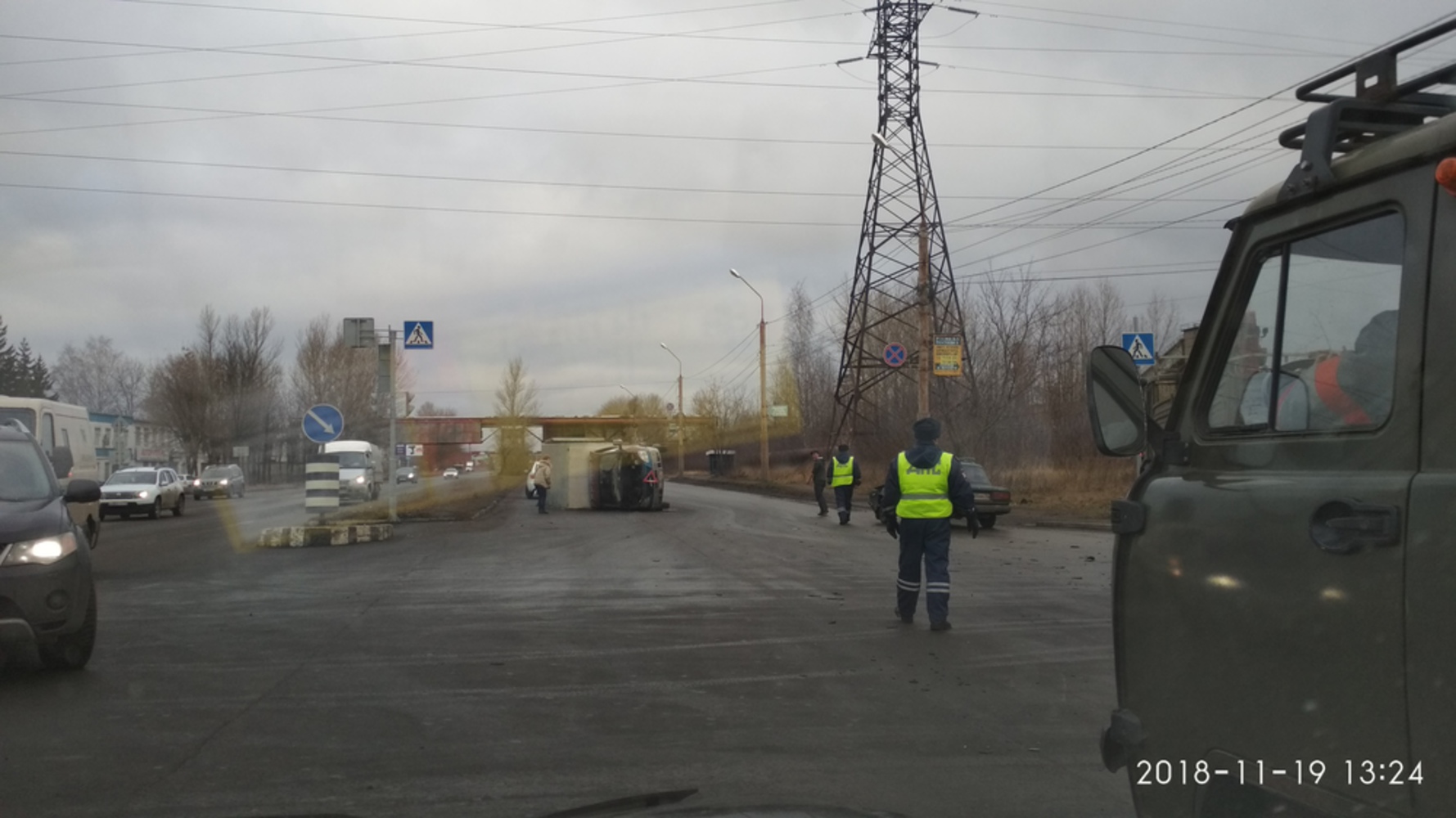 В Ярославле на улице Промышленной перевернулась «ГАЗель»: видео