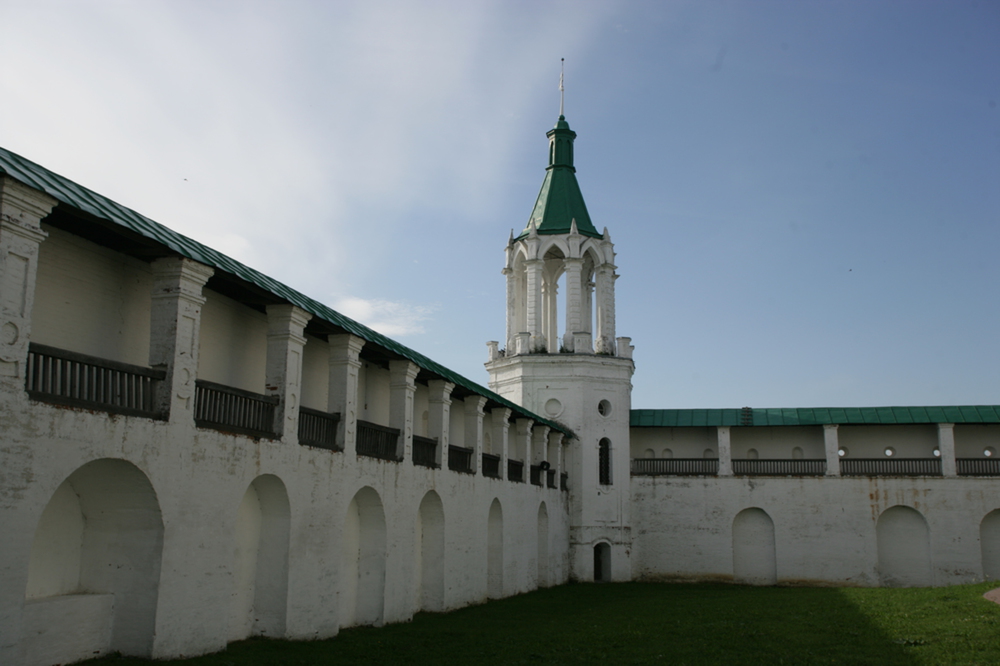 Москвич, сбросивший паломницу со стены монастыря в Ростове Великом, признан невменяемым