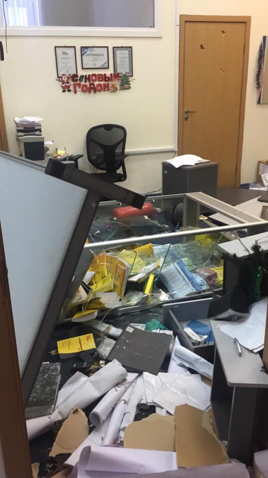 Пьяный ярославец после новогоднего корпоратива разгромил офисы в бизнес-центре: ФОТО