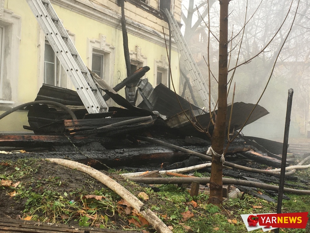 Под завалами сгоревшего дома в Ростове ищут мужчину