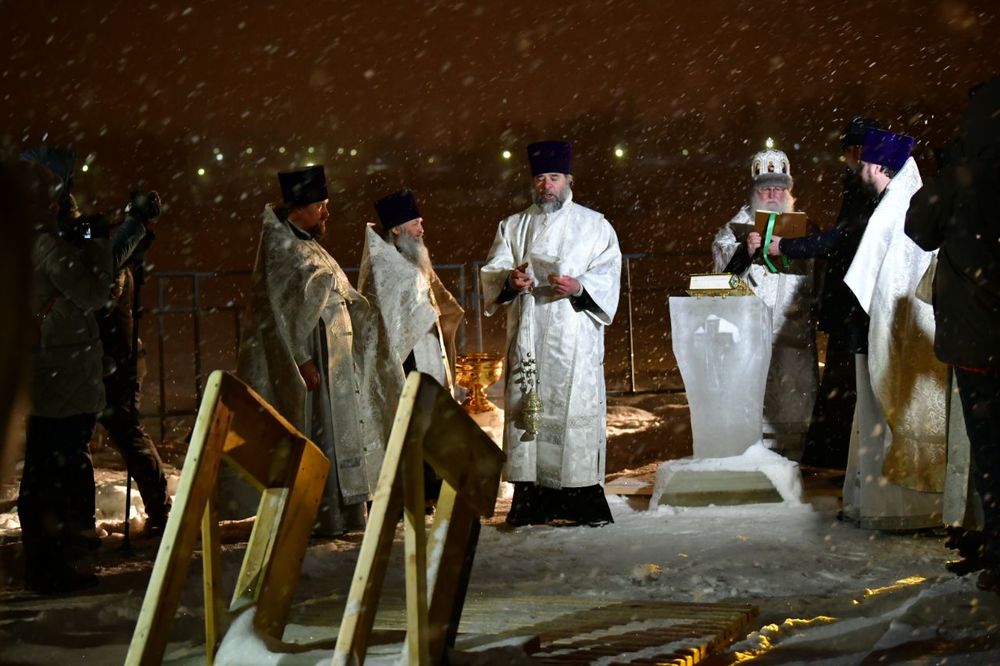 Из-за тонкого льда в Ярославле не будет крещенских купелей