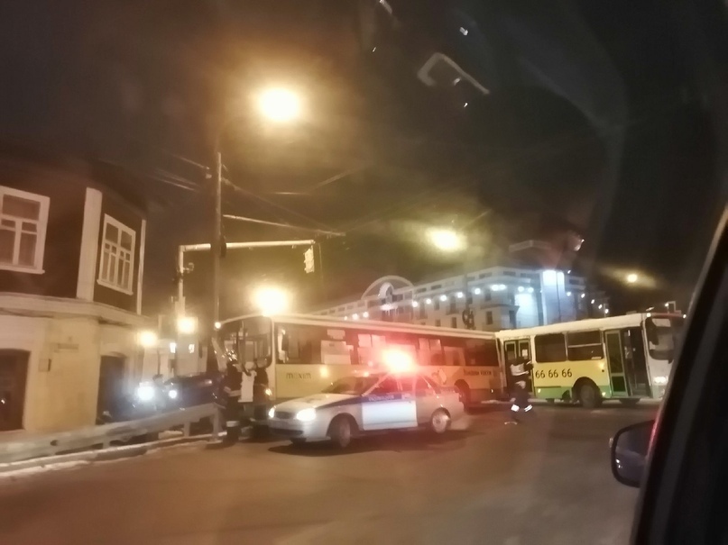 В Ярославле в ДТП с участием двух автобусов погиб один человек, семеро пострадавших