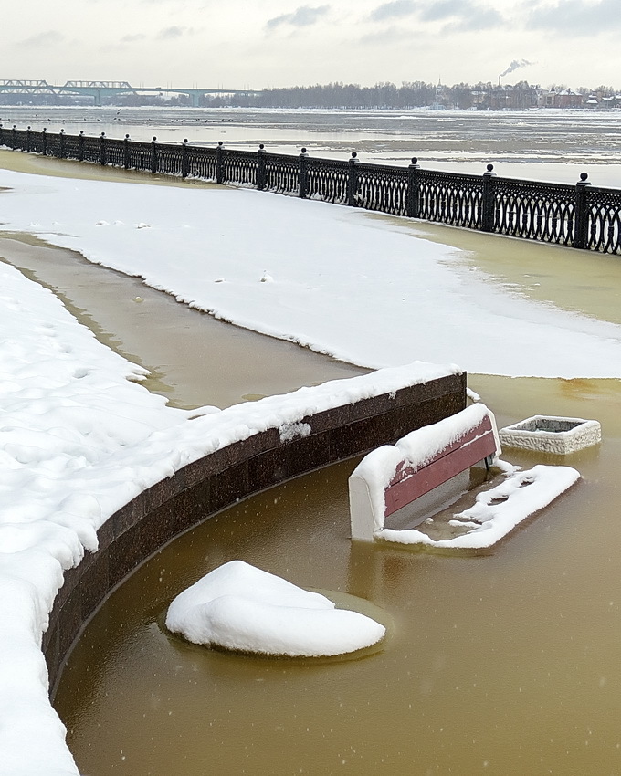 Вода прибавила почти метр: в Ярославской области могут эвакуировать 50 тысяч жителей  