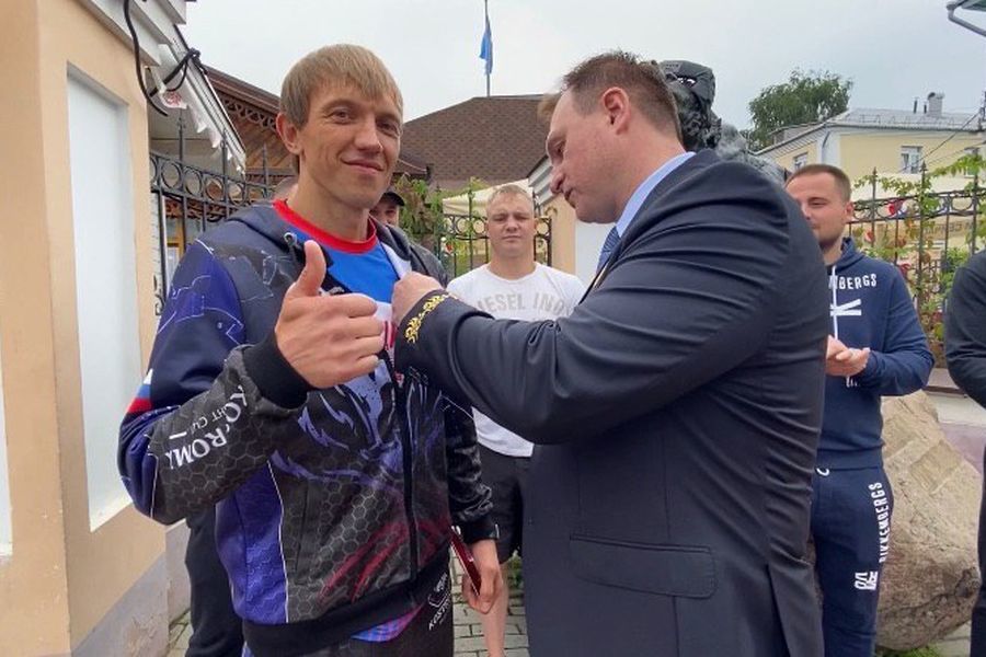 Ярославскому боксеру вручили медаль за участие во Всероссийском кулинарном конкурсе