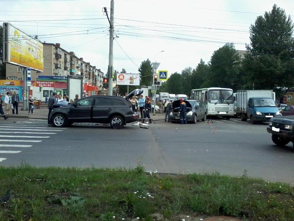 В результате ДТП в Ярославле пострадали два ребенка