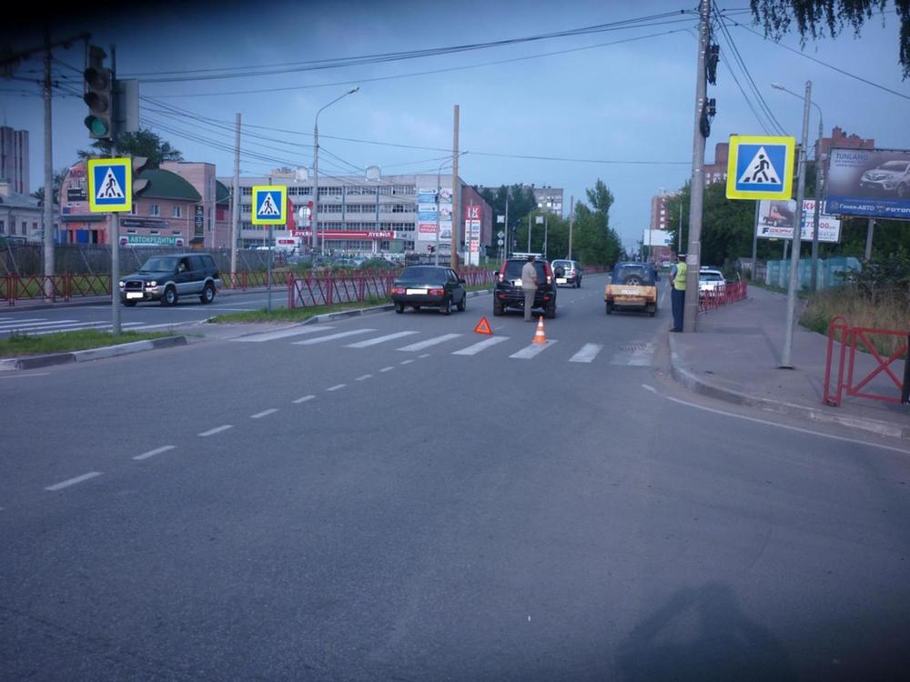На пешеходном переходе в Ярославле иномарка сбила женщину
