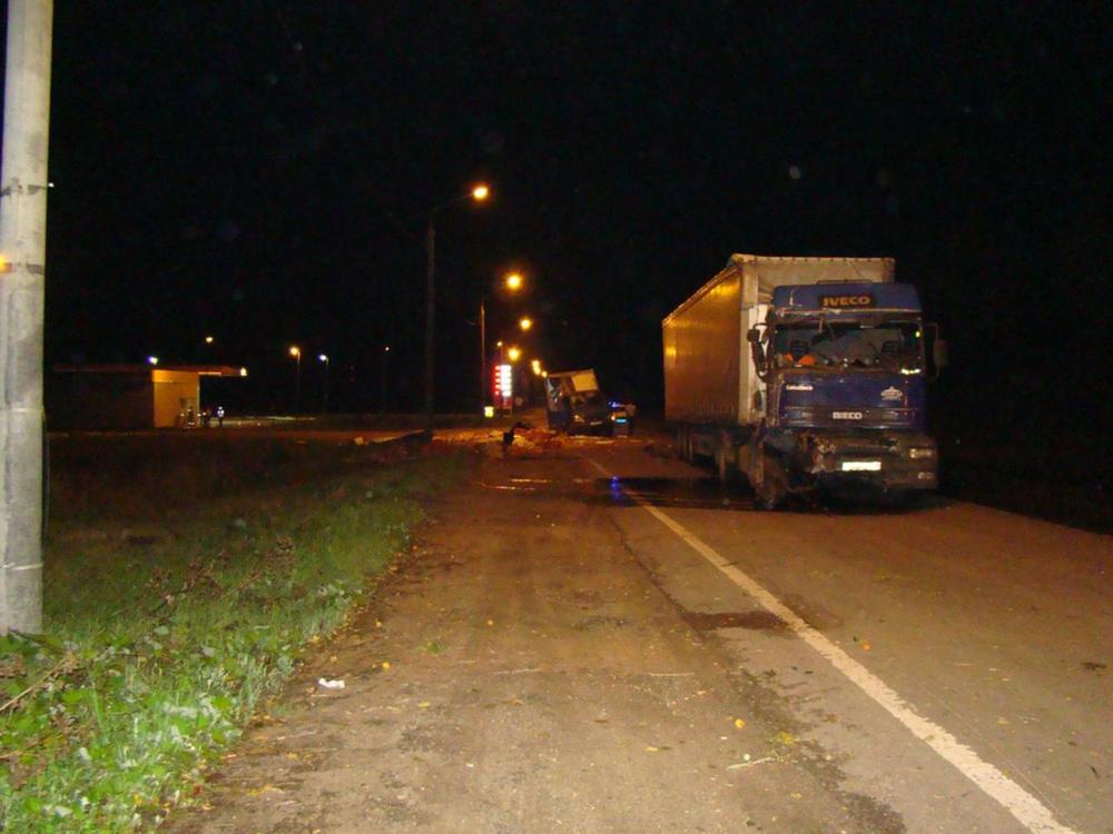 В Ярославской области «Газель» влетела в грузовик