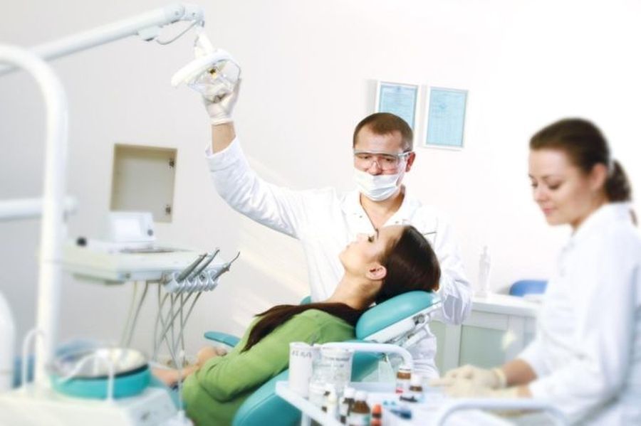 Современная стоматология: какие услуги сейчас наиболее актуальны и по каким именно причинам?