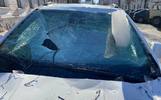 В центре Ярославля льдина протаранила иномарку