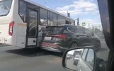 В Ярославле автобус столкнулся с иномаркой