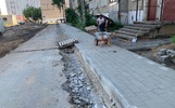 В Рыбинске пешеходные дорожки во дворе выложили плиткой