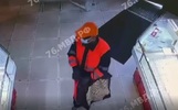 В Ярославле мужчина с игрушечным пистолетом ограбил ювелирный магазин: видео