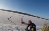 В Ярославле спасатели помогли провалившейся под лед собаке
