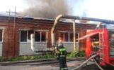 Пожар на рыбинской мебельной фабрике тушили одиннадцать часов