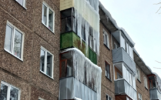 Как Ниагара: жители Ярославской области удивились обледеневшим балконам