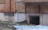 В Переславле фундамент многоэтажного дома подмывает кипятком
